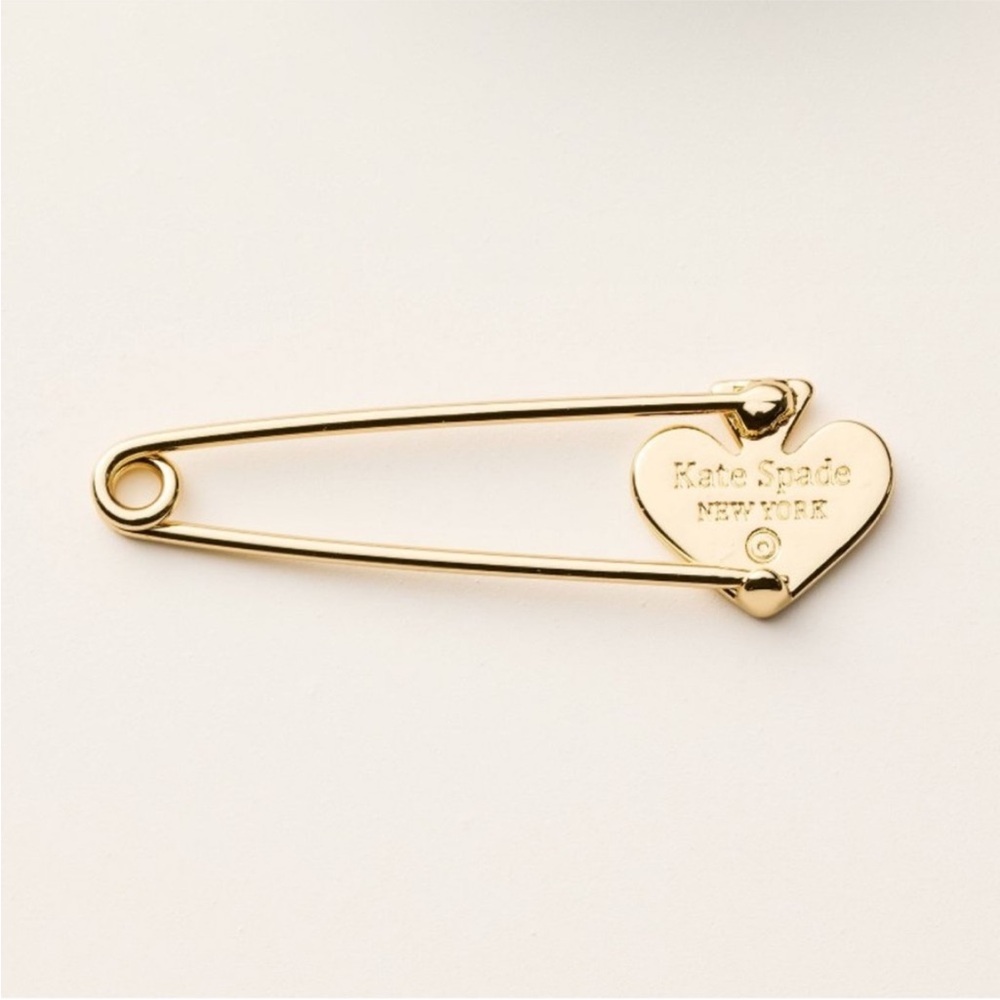 NWT Kate Spade x Target Logo Spade Gold Heart Pin Brooch - Picture 3 of 3